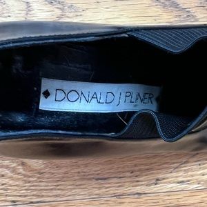 5.5 black leather shoes Donald J Pliner. Barely worn great shape.